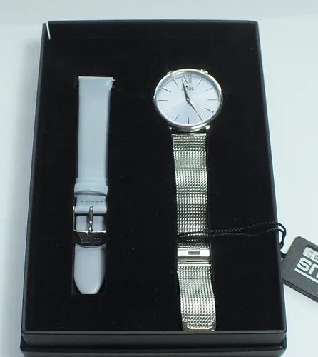 Lotus 18731/3 Damen Armbanduhr - Smart Casual - Elegante Damenuhr mit 33 mm Edelstahlgehäuse und blauem Ziffernblatt. Wasserdicht bis 3 bar, ideal für den urbanen Lifestyle.