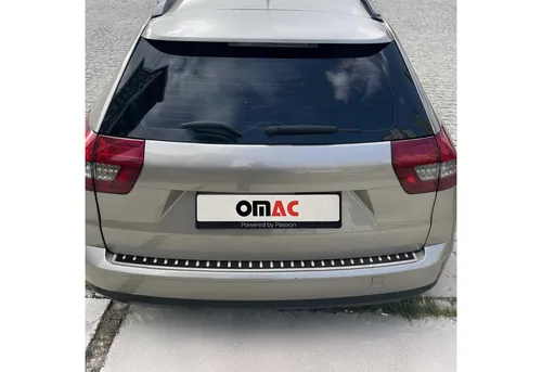 OMAC Ladekantenschutz für BMW 3 Touring (E91) - Stoßfängerabdeckung aus Edelstahl, aufklebbar, schützt effektiv die Ladekante und verleiht Ihrem Fahrzeug einen eleganten Chrom-Look.