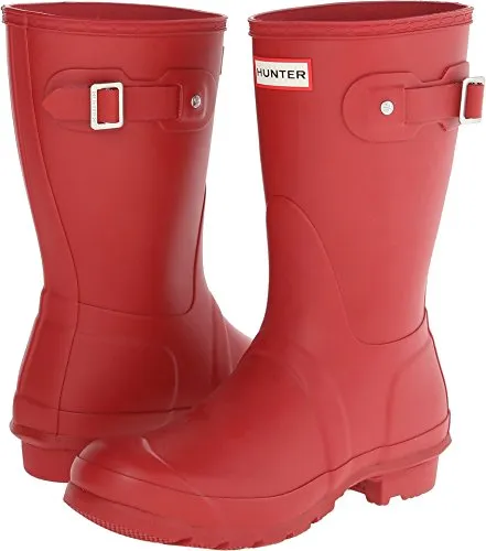 Hunter Damen Original Short Gummistiefel, Military Red - 37 EU (4 UK) - Wasserdichte Kurzschaft Gummistiefel mit hervorragendem Komfort und Traktion, ideal für Outdoor-Aktivitäten und Abenteuer in der Natur.