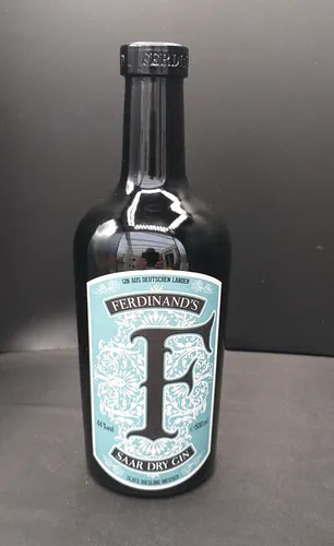 Ferdinand's Saar Dry Gin 44% - Exquisite Spätlese aus Deutschland - Premium Gin mit 44% Alkohol, hergestellt aus erlesenen Trauben der Spätlese 2017 – ein einzigartiger Genuss für Gin-Liebhaber.