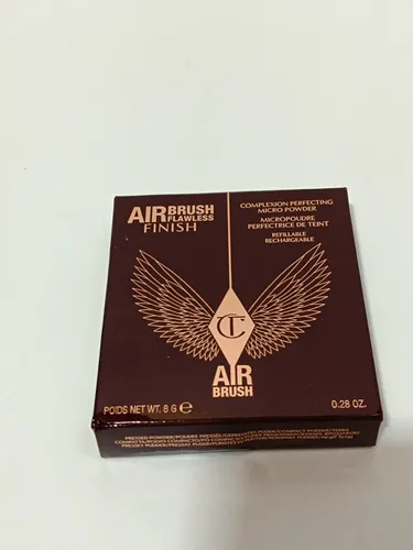 Charlotte Tilbury Airbrush Flawless Fixierpuder 8g - Tan - Der Airbrush Flawless Fixierpuder in Tan sorgt für ein makelloses Finish und ist ideal für die tägliche Anwendung. Perfekt für ein langanhaltendes, mattes Ergebnis.