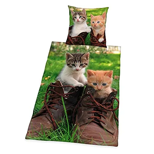 Klaus Herding Bettwäsche Katzen im Schuh 2tlg. 135x200 cm - Bettwaren-Set für Kinder mit süßem Katzenbaby-Motiv, ideal für eine gemütliche Schlafumgebung und süße Träume.