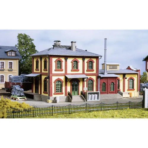 Auhagen 12228 H0, TT Alte Maschinenfabrik - Modellbahn Gebäude für Spur H0 & TT, ideal zur Ausgestaltung von Industriegebieten mit beweglichen Elementen.