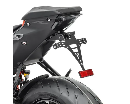 Zaddox Kennzeichenhalter für KTM Super Duke R 20-23 - Hochwertiger Kennzeichenhalter für ein elegantes Fahrzeugheck. Passgenau, pulverbeschichtet für Langlebigkeit, mit verstellbarem Neigungswinkel und flexiblen Blinkeraufnahmen. Inklusive Kennzeichenleuchte und Reflektor.