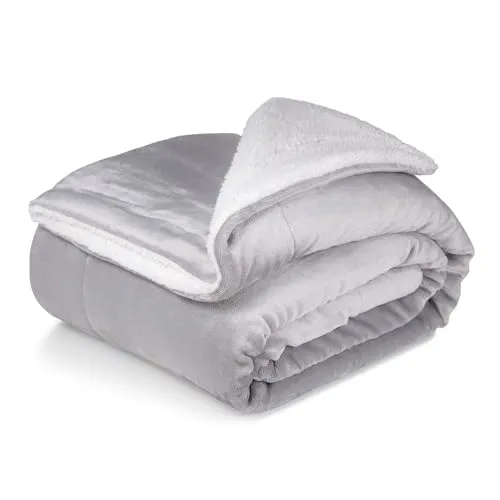 Cozyor Wohndecke Kuscheldecke XL warm Sherpa, Dicke Sofadecke, hochwertige Tagesdecke, 150x200 cm Plüschdecke hellgrau Moonlight, Wohnzimmerdecke Sherpadecke