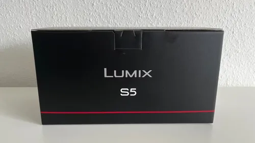 Panasonic Lumix S5 Gehäuse mit 20-60mm F3.5-5.6 Special Edition – professionelle Systemkamera für beeindruckende Fotos und Videos -