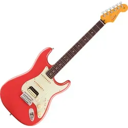 Fender American Ultra Luxe Vintage '60s Stratocaster HSS Fiesta Red - ST-Gitarre mit Erle-Korpus und Palisander/Holzgriffbrett, ausgestattet mit 1x Haymaker Humbucker und 2x Pure Vintage '61 Single-Coil für vielseitigen Sound.
