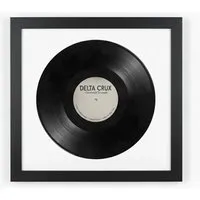 K-Möbel Bilderrahmen für Vinyl-Schallplatten, 40x40 cm, Echtholz - Präsentieren Sie Ihre wertvollsten Schallplatten stilvoll im 40x40 cm Bilderrahmen aus hochwertigem Echtholz. Mit museumsgeeignetem Passepartout und schützendem Floatglas wird Ihre Vinyl-Sammlung zum Kunstwerk.