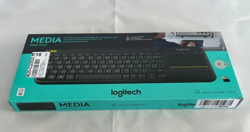 Logitech K400 Plus - Kabellose Mini-Tastatur mit Touchpad - Tastaturen - Die kabellose Touch-TV-Tastatur mit integriertem Touchpad bietet Komfort und Flexibilität für Ihr Home-Entertainment-System.