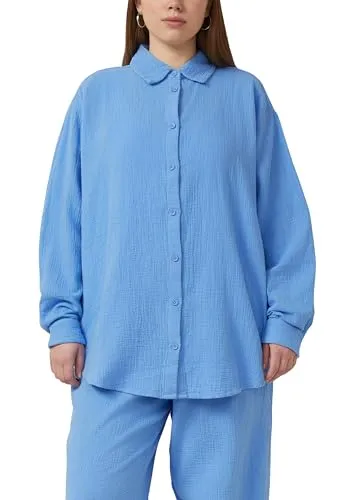 QS Musselin Bluse im Oversized Fit - Leichte, doppellagige Baumwollbluse mit Rundhalsausschnitt und Hemdkragen. Die überschnittenen Schultern und langen Ärmel sorgen für einen lässigen Look, ideal für entspannte Tage.