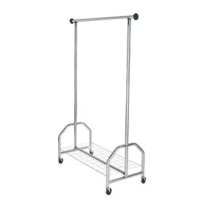 WENKO Garderobenständer Kleiderständer Profi verchromt - Garderobe mit großer Gitternetz-Schuhablage, mobil dank 4 Lenkrollen, ideal für flexibles Aufhängen und Aufbewahren von Kleidung und Schuhen.