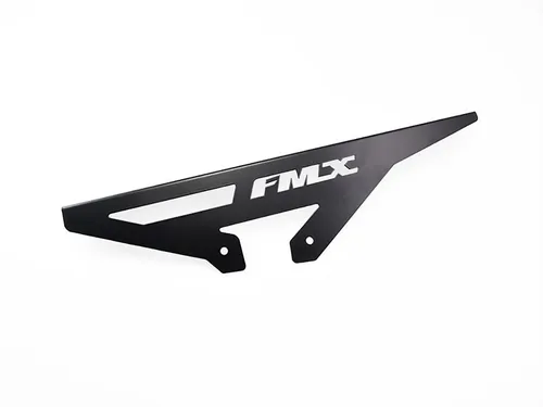 ZIEGER Kettenschutz für Honda FMX 650 BJ 2005-07 - Logo schwarz - Kettenschutz für Honda FMX 650, langlebig und witterungsbeständig. Schwarz pulverbeschichteter Edelstahl, einfache Montage ohne Verkleidungsänderungen und perfekte Passform.