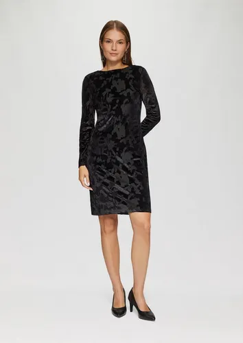 s.Oliver BLACK LABEL Samt-Kleid mit V-Ausschnitt - Freizeitkleid für Damen mit Regular Fit und semitransparentem Ausbrennermuster, perfekt für elegante Anlässe und gemütliche Trageeigenschaften durch das Jersey-Futter.