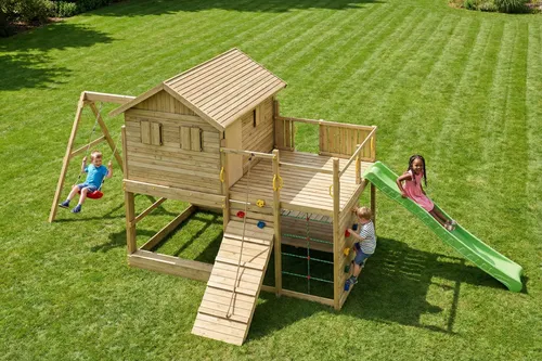 Fungoo ALOHA KDI Spielplatz mit Spielhaus, Terrasse und Doppelschaukel - Fungoo ALOHA - Ein beeindruckender Holzspielplatz mit Haus, Rutsche und Doppelschaukel! Ideal für bis zu 17 Kinder, fördert er Spiel und Bewegung im eigenen Garten.