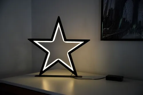 LED Metallstern Weihnachtsdeko schwarz 34 cm mit 70 warmweißen LEDs - Stimmungsvolle Weihnachtsdeko: LED Metallstern 34 cm mit 70 warmweißen LEDs, batteriebetrieben für flexible Platzierung ohne Kabel. Ideal für festliche Atmosphäre im Innenbereich.