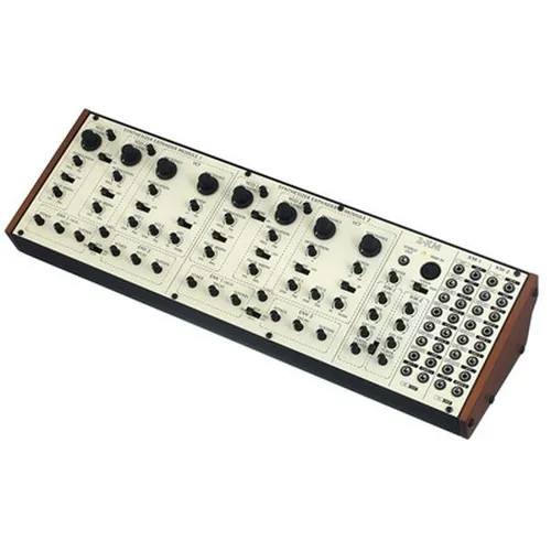 Behringer 2-XM Analog Synthesizer - Kompakter analoger Synthesizer im Desktop-Gehäuse, bietet duale SEM-Architektur mit 2 Stimmen und vielseitigen Klangmöglichkeiten für kreative Musikproduktionen.