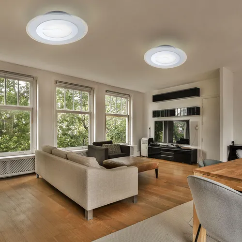 Elegante Deckenleuchte mit LED und satiniertem Glas - Lampen - Wunderschöne Deckenleuchte mit 760 Lumen, ideal für helles Licht in jedem Raum. Der moderne Chromrand und das satinierte Glas sorgen für stilvolle Akzente.