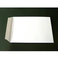 Versandtaschen C4 100g/qm haftklebend - 250 Stück - Praktische Versandtaschen im Format 229x324 mm, ideal für den sicheren Versand. Mit haftklebendem Verschluss und hochwertigem Offset-Material in Weiß, perfekt für Büros und den professionellen Einsatz.