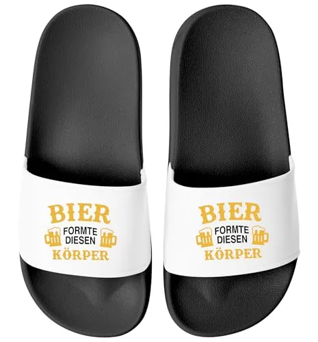 MoonWorks® Lustige Badelatschen Unisex mit Spruch für Männer - Witzige Badelatschen für Grillabende und Festivals. Ideal als Geschenk für Bierfreunde und Hobbysportler. Erlebe Spaß und Komfort mit rutschhemmender Sohle und ergonomischem Fußbett!