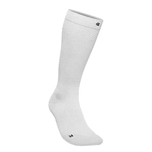 BAUERFEIND Run Ultralight Compression Socks - Herren Sportsocken, weiß, M, 44-46 - Laufsocken für Herren mit 6 Kompressionszonen für mehr Ausdauer und Komfort beim Laufen. Ultraleichtes Material sorgt für angenehmes Laufgefühl und Atmungsaktivität.