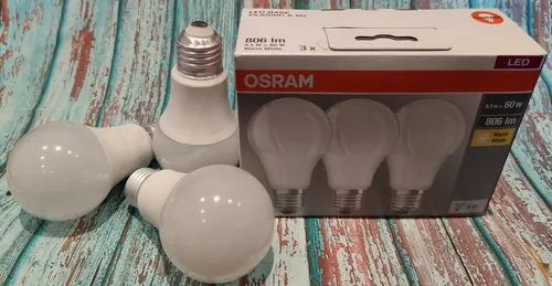 OSRAM LED 8,5W E27 Lampe - 3er Set - Energieeffiziente 8,5W LED Lampen mit 806lm, warmweißem Licht (2700K) für gemütliche Atmosphäre, ideal für Wohnräume.