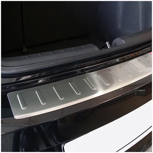 teileplus24 L631 Ladekantenschutz V2A Edelstahl für VW Golf 7 Limo 2012-2019 - Hochwertiger Ladekantenschutz aus 0,7 mm starkem V2A Edelstahl, speziell für VW Golf 7 Limousine 3-/5-Türer. Einfache Montage dank vormontiertem 3M Spezialklebeband und 100% Passgenauigkeit.