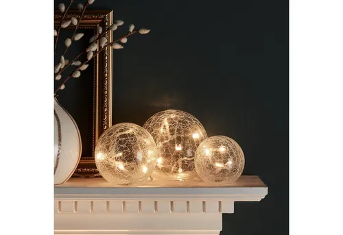 Lights4fun LED Dekolicht 3er Set Glaskugeln warmweiß - Verleih deinen Räumen mit unserem 3er Set LED Glaskugeln stimmungsvolles Licht. Ideal für jeden Raum, ob Schlafzimmer oder Wohnzimmer. Flexibel nutzbar mit Stromstecker oder Batteriebox für gemütliche Akzente.