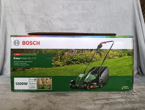 Bosch EasyRotak 32-215 Elektro Rasenmäher 1200W - Werkzeug für einfaches Mähen mit 320mm Schnittbreite, energieeffizient und ideal für präzises Mähen an Kanten und Wänden.
