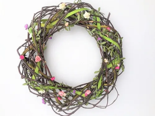 Kranz aus Naturzweigen mit Blüten, 35 cm, Türkranz, Osterkranz, Dekokranz