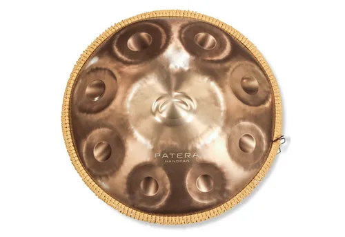 Patera Handpan HPDM-12 Compact Edelstahl D-Kurd - Mikrowellen-taugliche Handpan aus Edelstahl, handgefertigt mit 12 Tönen für erweiterte Klangvielfalt und perfekten Spielkomfort auf dem Schoß.