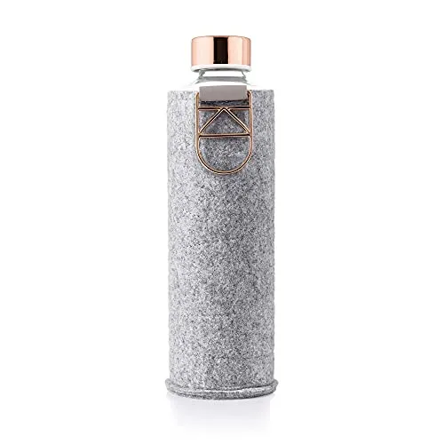 equa Trinkflasche Mismatch - Borosilikatglas mit Filzcover - Trinkflasche aus Borosilikatglas, hitzebeständig und auslaufsicher. Ideal für unterwegs mit stylishen Filzcover und praktischem Metallgriff.
