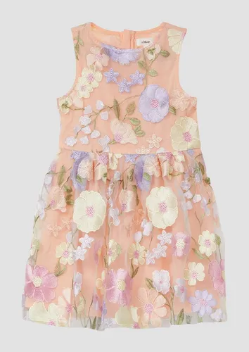 s.Oliver Minikleid mit besticktem Tüll - Elegantes kurzes Kleid mit zartem Blumenmuster und liebevoller Applikation. Der bestickte Tüll sorgt für eine festliche Ausstrahlung, während das weiche Baumwollfutter hohen Tragekomfort bietet. Ideal für besondere Anlässe.