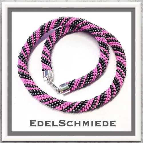 Edelschmiede925 Häkelkette grau/rosa mit 925 Silberverschluss - Elegante Häkelkette aus hochwertigem 925 Sterlingsilber. Ideal für jeden Anlass und setzt stilvolle Akzente in Ihrem Schmuckensemble.