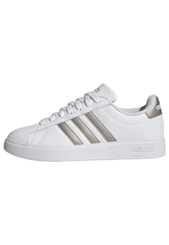 adidas Grand Court 2.0 Shoes - Bequeme Sneakers für jeden Tag - Damen Sneakers aus recyceltem Synthetikleder mit Cloudfoam Comfort Dämpfung für höchsten Tragekomfort. Ideal für Alltag und Freizeit.