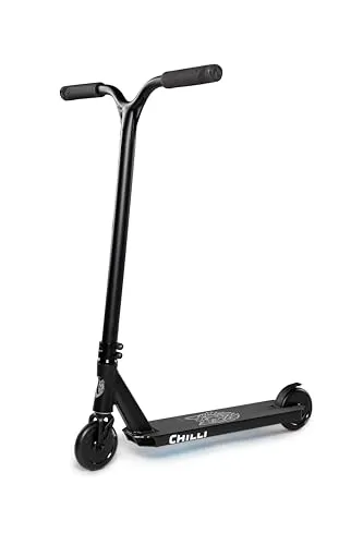 Chilli Archie Cole Schwarz Freestyle Roller - Freestyle Roller für Profis, entwickelt in Zusammenarbeit mit Stunt Scooter Fahrer Archie Cole. Leicht, langlebig und mit einzigartigem Design - ideal für Tricks und Herausforderungen im Skatepark.