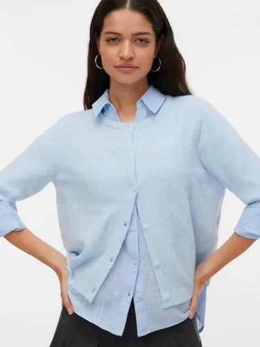 Vero Moda Strickjacke VMDOFFY 2/4 O-NECK BUTTON CARDIGAN NOOS - Modische Strickjacke von Vero Moda mit 2/4-Ärmeln, ideal für vielseitige Outfits. Der Stretch-Stoff sorgt für hohen Tragekomfort und Flexibilität. Perfekt für Freizeit oder Büro!