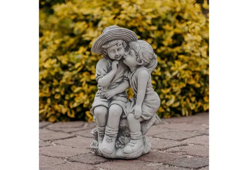 Gartenfigur Junge und Mädchen Figur - Steinfigur H. 43 cm, 15 kg - Figuren - Frostsichere Steinfigur, die innige Freundschaft und Jugendliebe symbolisiert und jeden Garten mit einem besonderen Charme bereichert.