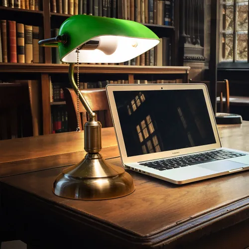 Bankerlampe Glas verstellbar LED Tischleuchte Retro grün - Tischleuchte im Retro-Stil mit elegantem grünem Lampenschirm aus Metall, perfekt für Büro und Zuhause. Inklusive warmweißem Leuchtmittel für eine entspannte Atmosphäre.