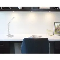 LED Schreib Tisch Lampe TANNA - Chrom & Lederoptik - Tischleuchten mit Touch-Dimmer, Uhrzeit- und Temperaturanzeige, dimmbar in 3 Lichtfarben (3000K, 4500K, 5500K) für optimalen Komfort im Büro oder Zuhause.