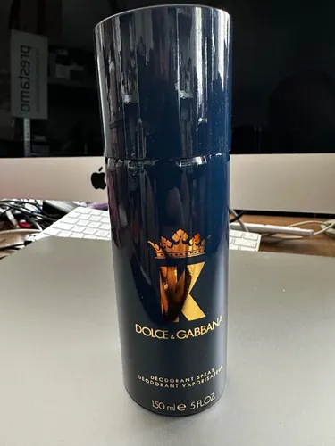 Dolce & Gabbana Deospray EDP 50 ml - Langanhaltendes Deospray mit einem einzigartigen Duftmix aus Bergamotte, Lavendel und Sandelholz. Ideal für den täglichen Gebrauch, sorgt für ein frisches Gefühl und ist perfekt für jeden Anlass.
