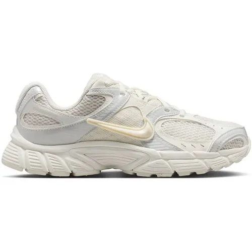 NIKE Damen Freizeitschuhe W V5 RNR – Bequeme Sportlichkeit - NIKE Damen Freizeitschuhe W V5 RNR bieten optimalen Tragekomfort und sportliches Design. Ideal für Freizeit und aktive Tage. Entdecke die Vielfalt der Sportartikel in unserem Online Shop!