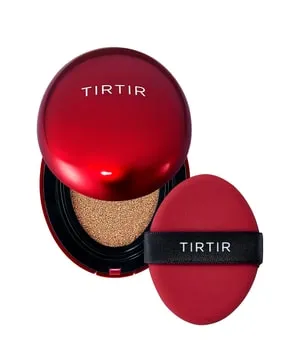 TirTir - Mask Fit Red Cushion - 24N Latte 18 g - Make-up Foundation mit hoher Deckkraft und satinartigem Finish, ideal für empfindliche Haut. Angereichert mit Propolis und Hibiskus für antioxidative und feuchtigkeitsspendende Vorteile.