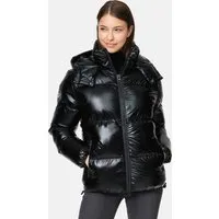 True Prodigy Winterjacke Constance F - Modische Damenjacke mit urbanem Flair, ideal für den Alltag. Sie kombiniert Komfort und stilvolles Design für einen selbstbewussten Auftritt.
