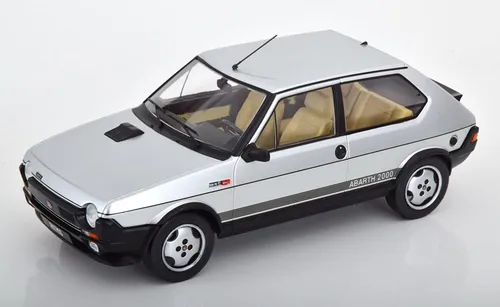 Fiat Ritmo TC 125 Abarth 1980 Modellauto 1:18 MCG - Detailgetreues Modellauto im Maßstab 1:18, mit originaler Verpackung, aus robustem Die-Cast-Material, ideal für Sammler und Fiat-Enthusiasten.