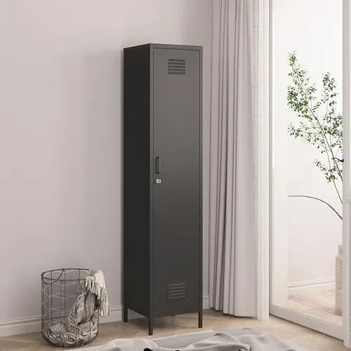 Seinäjoki Kleiderschrank - Moderner Metallschrank mit Lüftungsschlitzen - Kleiderschränke mit abschließbarer Tür, optimaler Luftzirkulation und ausreichend Stauraum durch integrierte Garderobenstange und höhenverstellbare Regalböden.
