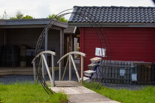 Rosenbogen LAMOS oval aus Metall - Pflanzenkästen & Spaliere: Eleganter ovaler Rosenbogen aus robustem Metall, ideal für romantische Gartenakzente und das Wachstum von Kletterpflanzen.