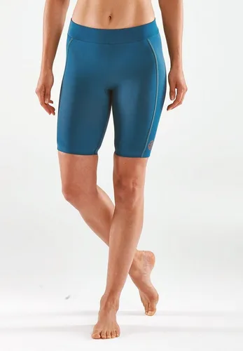 Skins Lauftights S5 Half Tights für Damen - Die SKINS 5-Series Half Tights für Damen sind ideal für dynamische Sportarten. Mit elastischem Bund und reflektierenden Elementen bieten sie hohen Tragekomfort und Sichtbarkeit. Perfekt für Training und Wettkampf.