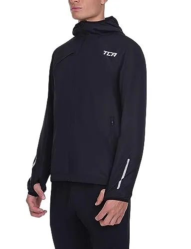TCA Herren Lauf-Softshelljacke - Running-Jacke mit reflektierenden Elementen, wasserabweisend und atmungsaktiv, ideal für Läufer, die Komfort und Funktionalität schätzen.