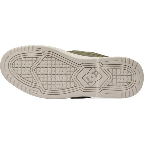 DC Construct Skateschuhe army / olive Gr. 12.0 - Sneaker mit Retro-Skate-Design und modernem Komfort. Die klassische Pill-Pattern-Laufsohle sorgt für besten Grip, während die gepolsterten Bereiche und die Mesh-Zunge optimalen Tragekomfort bieten.