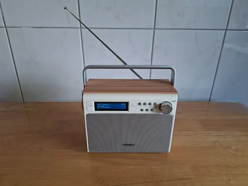Philips AE5020 Tragbares Radio (DAB+, UKW-Tuner, Programmspeicher, LCD-Display)